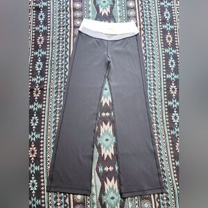 Lululemon Astro Pant (Regular). Size 8. Very soft. Gray